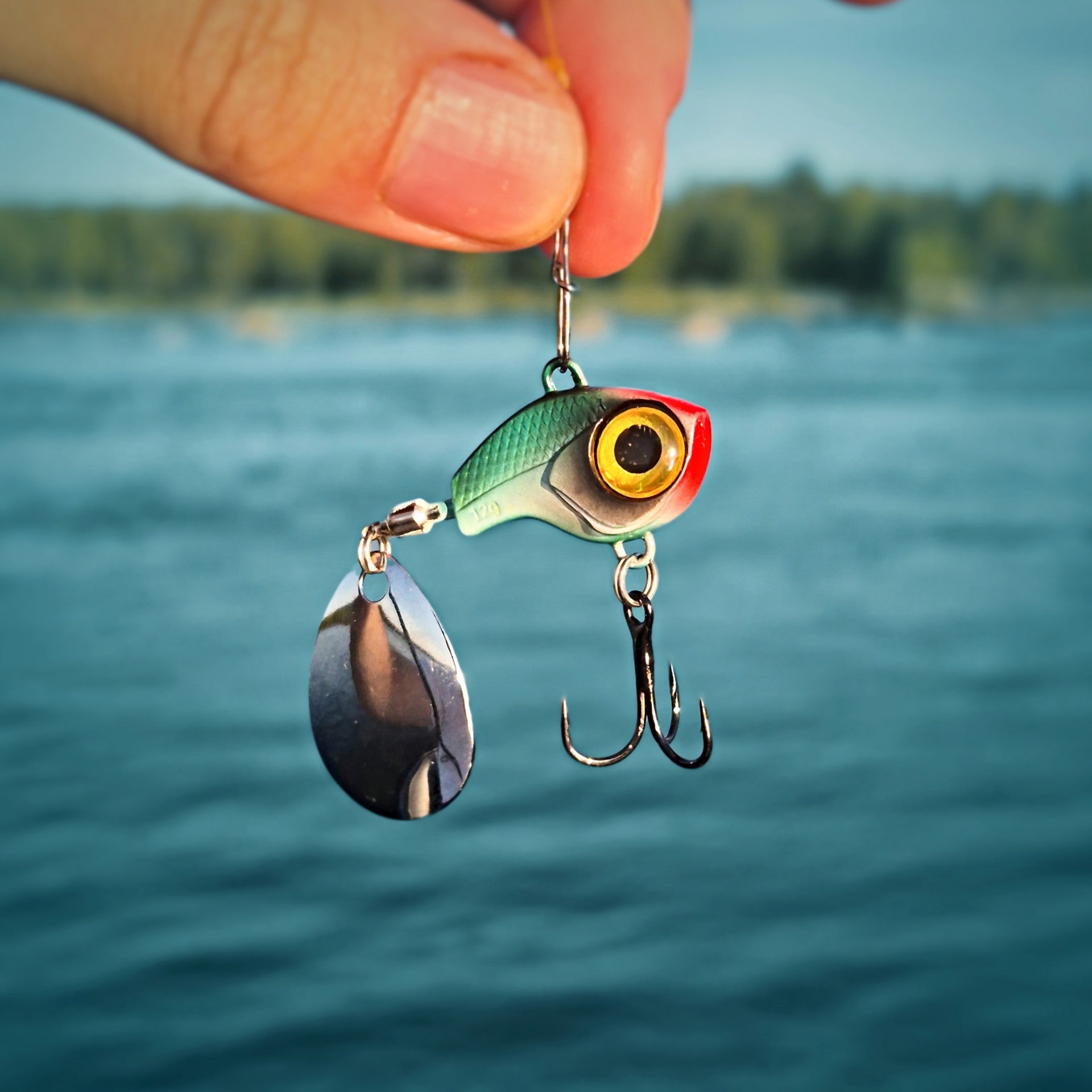 visar upp armada tackle eye catcher